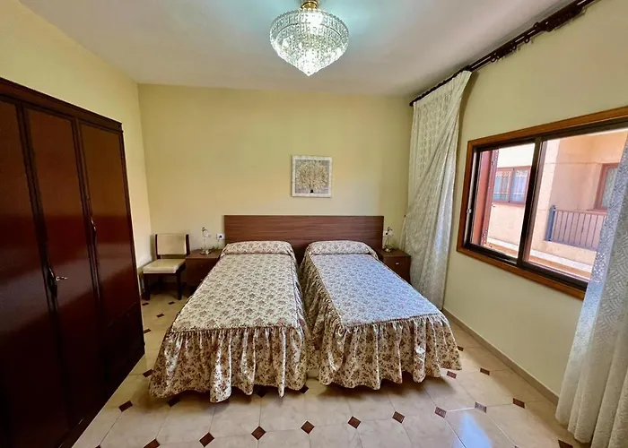 Apartament Lovely Spacious In The Center - *