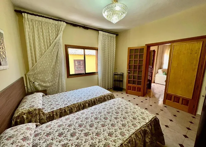 Apartment Lovely Spacious In The Center - *