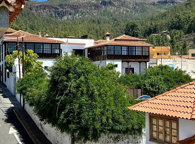 Lovely Spacious In The Center - *