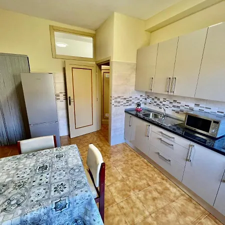 Daire Lovely Spacious In The Center - *